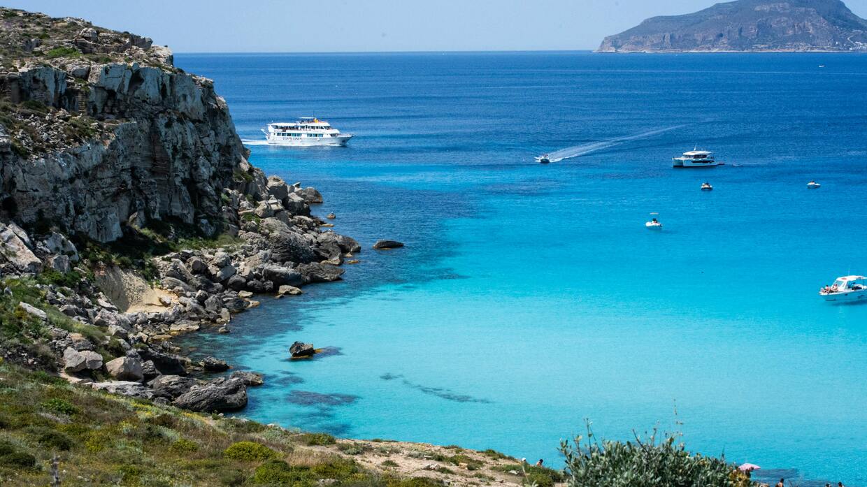 Sicilia, panoramica sul mare - Come Organizzare un Viaggio in Traghetto nel Sud Italia