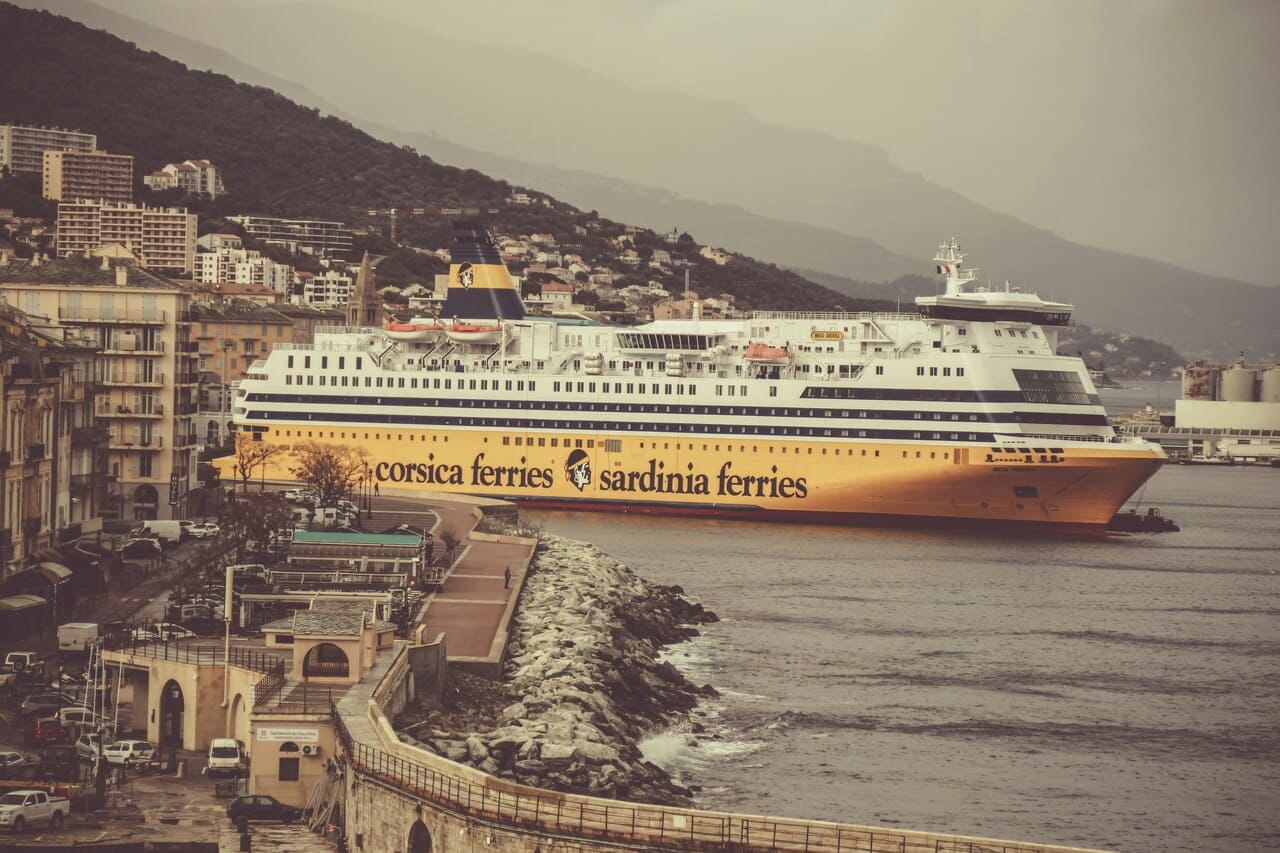 traghetti per la Corsica